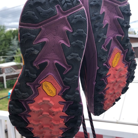 SOLD - Hoka One One Speedgoat 4 - Picture 4 of 5